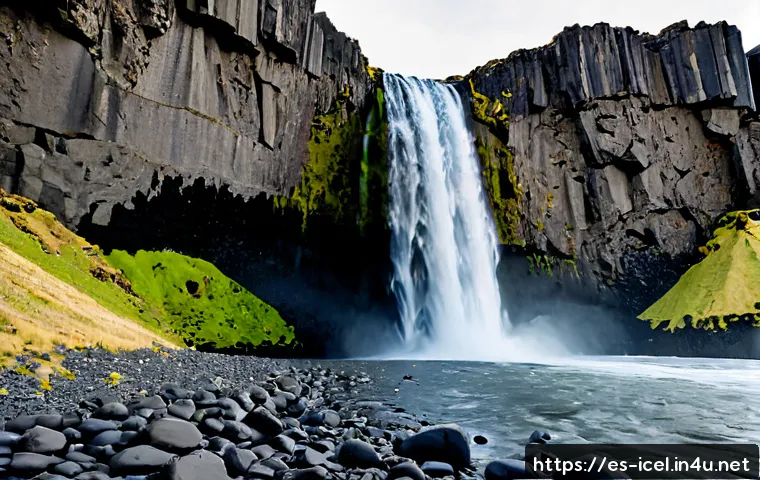 아이슬란드 셀포스 폭포 정보 - Photorealistic wide landscape of Selfoss Waterfall in Iceland, powerful braided cascades spilling ov...